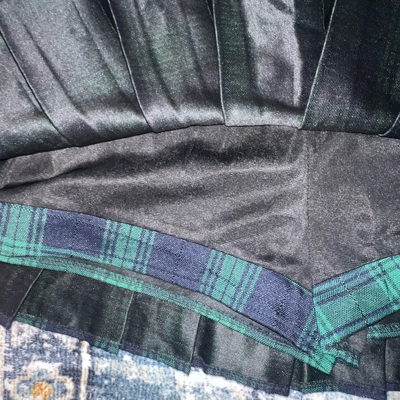 Green and Black pleated skirt - Picture 3 of 4